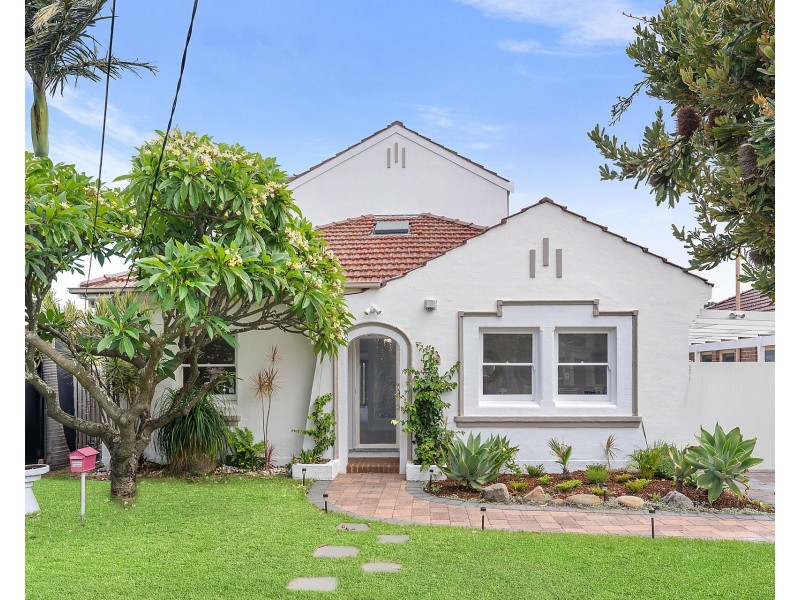 18 Lakeside Avenue, Monterey NSW 2217