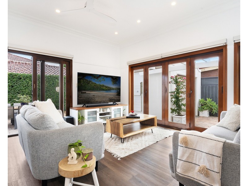 18 Lakeside Avenue, Monterey NSW 2217