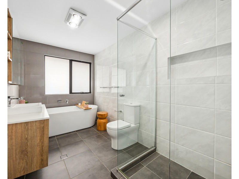 4 Lakeside Avenue, Monterey NSW 2217