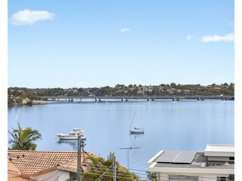2/6 Holt Road, Taren Point NSW 2229