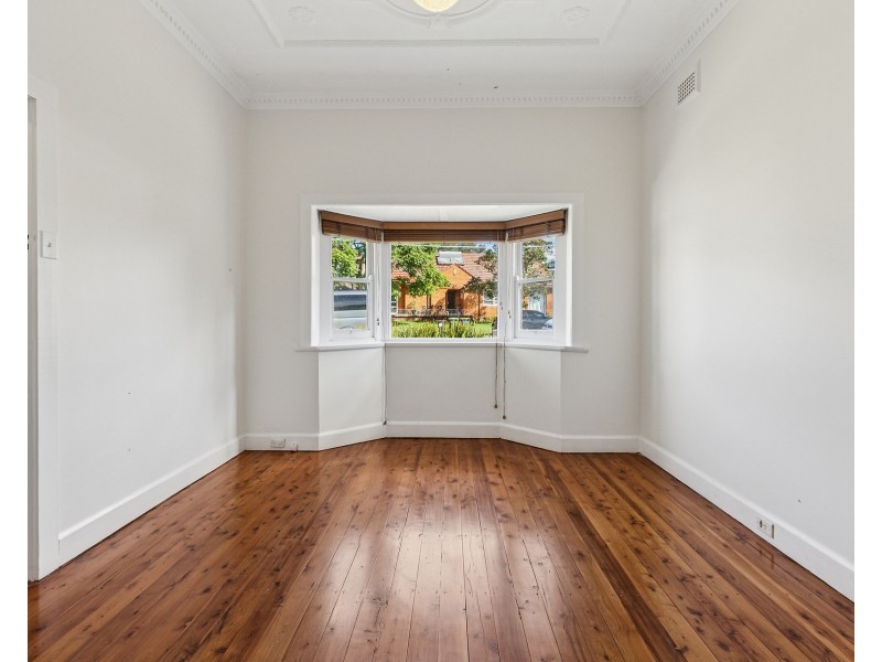 30 Gnarbo Avenue, Carss Park NSW 2221