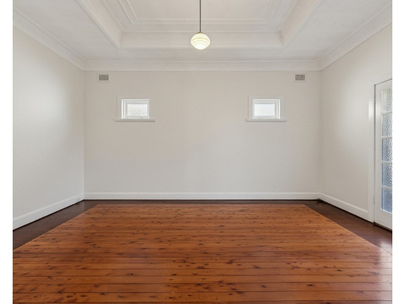 30 Gnarbo Avenue, Carss Park NSW 2221