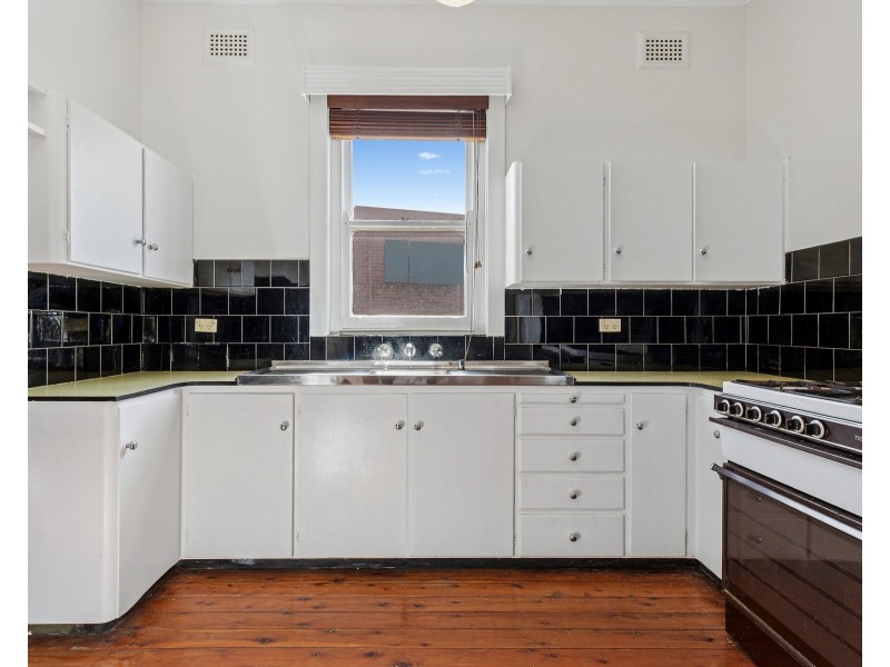 30 Gnarbo Avenue, Carss Park NSW 2221