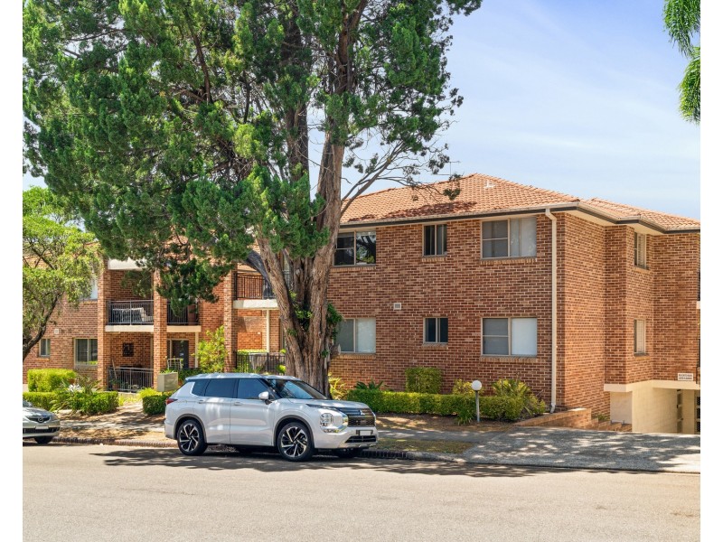 2/26 Shaftesbury Street, Carlton NSW 2218