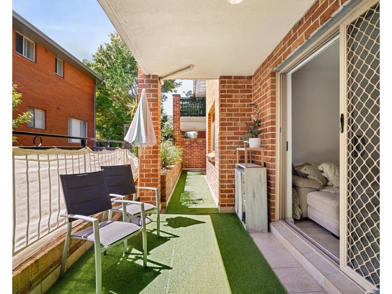 2/26 Shaftesbury Street, Carlton NSW 2218