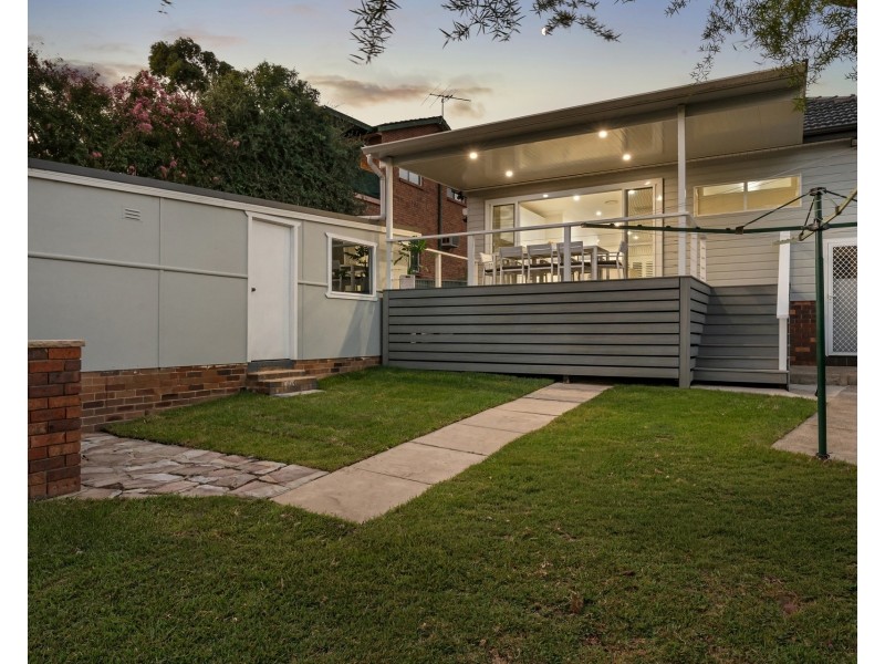 5 Beale Crescent, Peakhurst NSW 2210