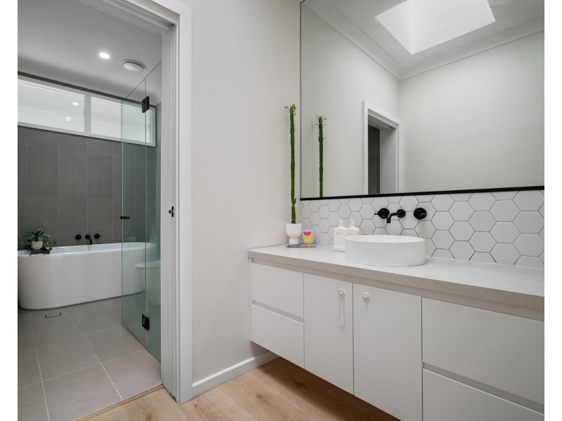 5 Beale Crescent, Peakhurst NSW 2210