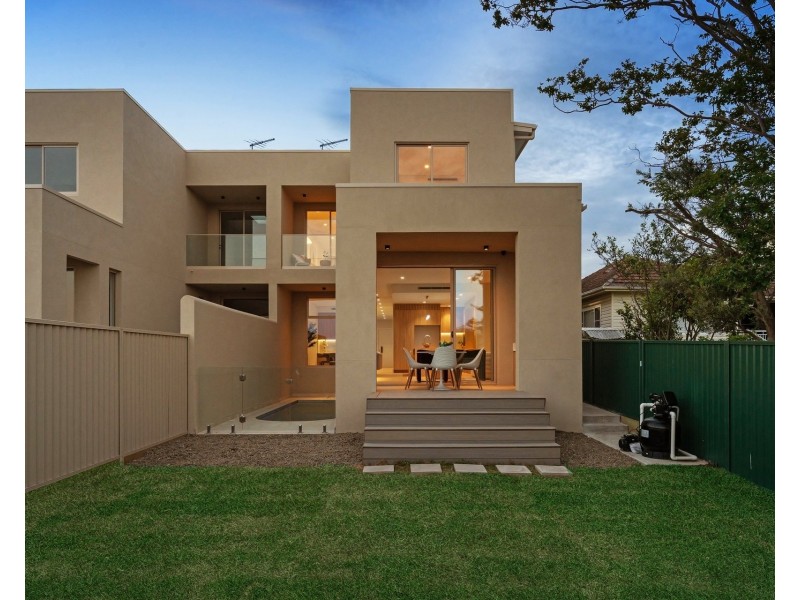 12a MacFarlane Parade, Sylvania NSW 2224