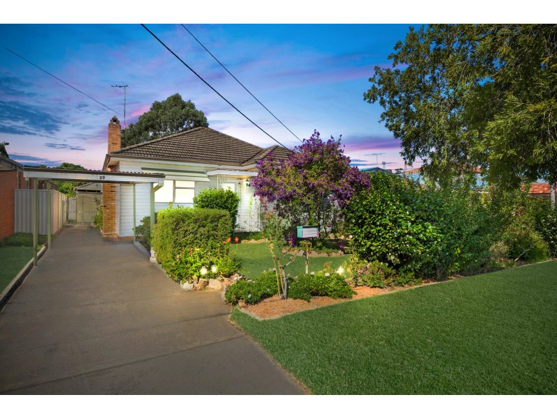 29 Kelvin Parade, Picnic Point NSW 2213