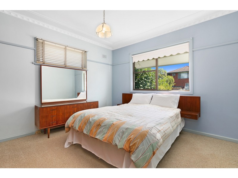 29 Kelvin Parade, Picnic Point NSW 2213