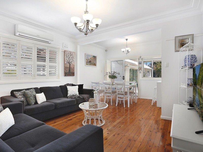 747 Henry Lawson Drive, Picnic Point NSW 2213