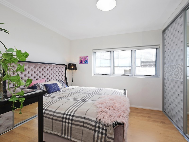 5/37 Forest Road, Hurstville NSW 2220