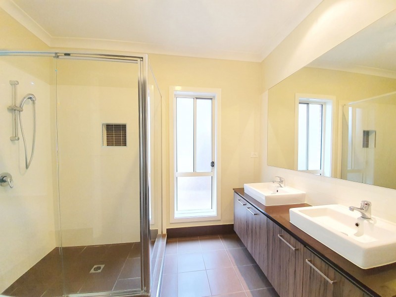 64 Bridgewood Drive, Beaumont Hills NSW 2155