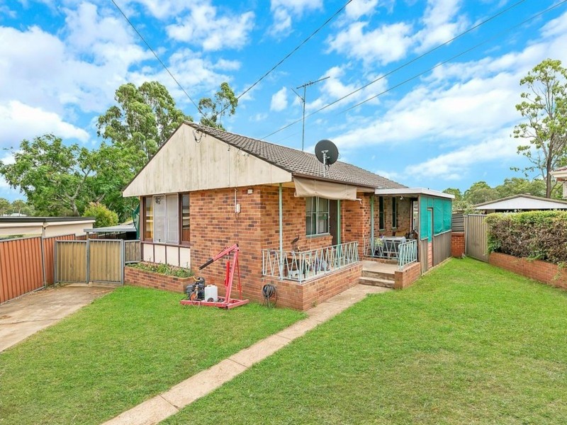 26 Nauru Crescent, Lethbridge Park NSW 2770