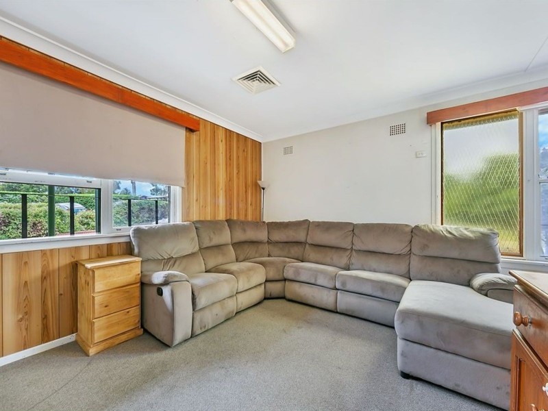 26 Nauru Crescent, Lethbridge Park NSW 2770