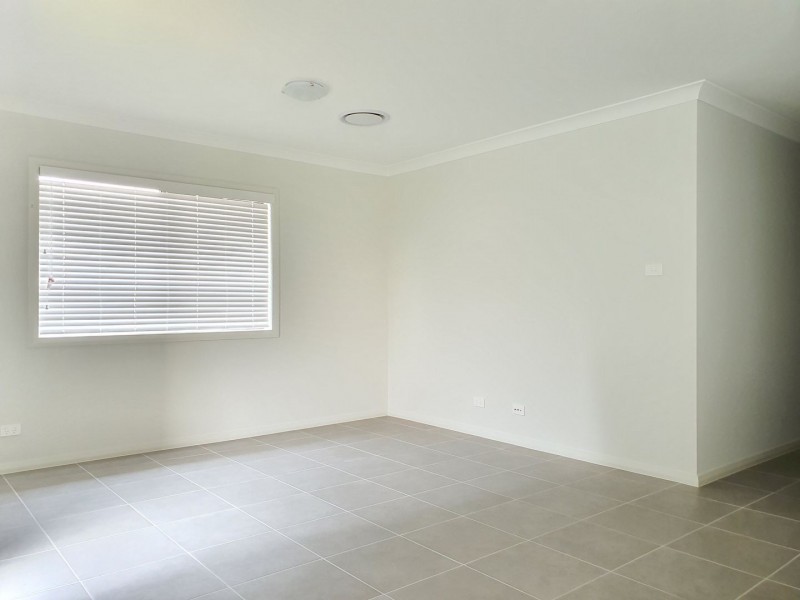 64 Flynn Circuit, Jordan Springs NSW 2747