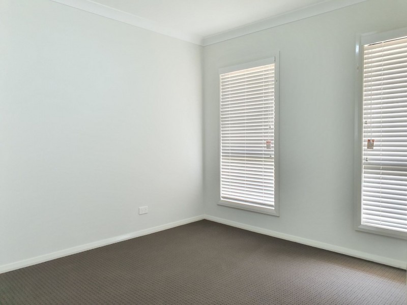 64 Flynn Circuit, Jordan Springs NSW 2747