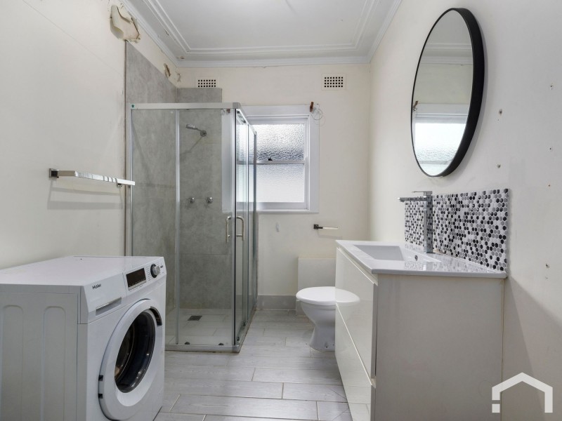 34 Moorebank Ave, Moorebank NSW 2170