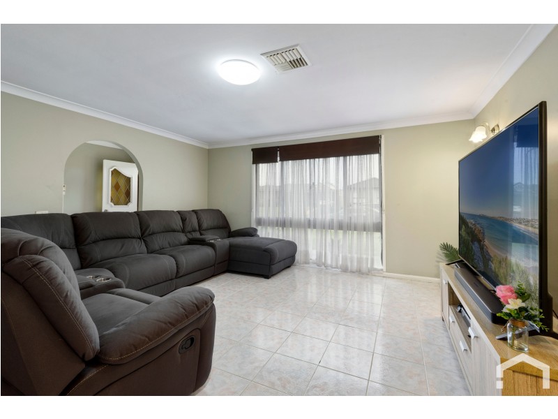 2 Hassett Place, St Clair NSW 2759