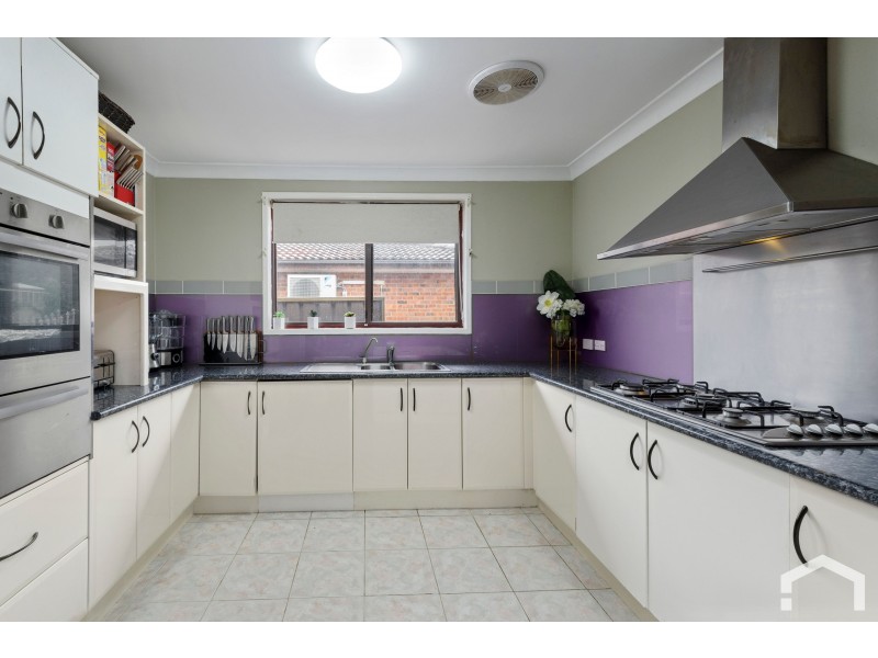 2 Hassett Place, St Clair NSW 2759