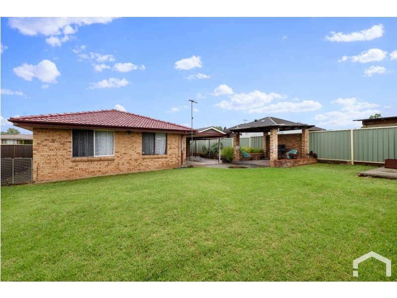 2 Hassett Place, St Clair NSW 2759