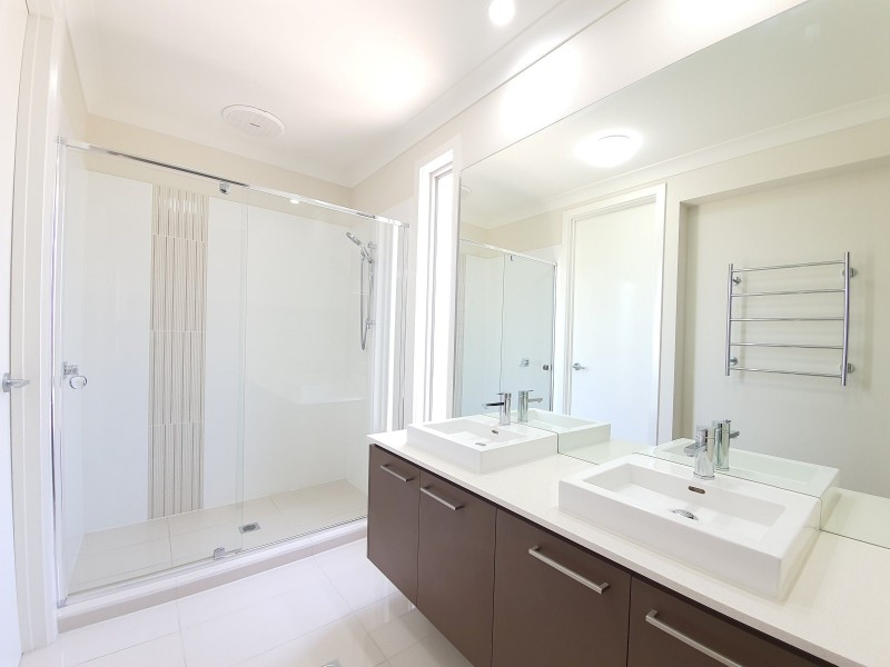 10 Greenhood Crescent, Denham Court NSW 2565