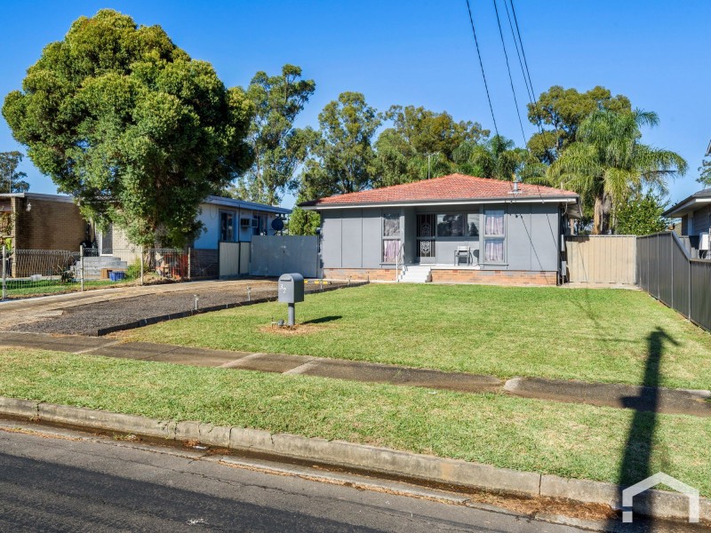 37 Kavieng Ave, Whalan NSW 2770