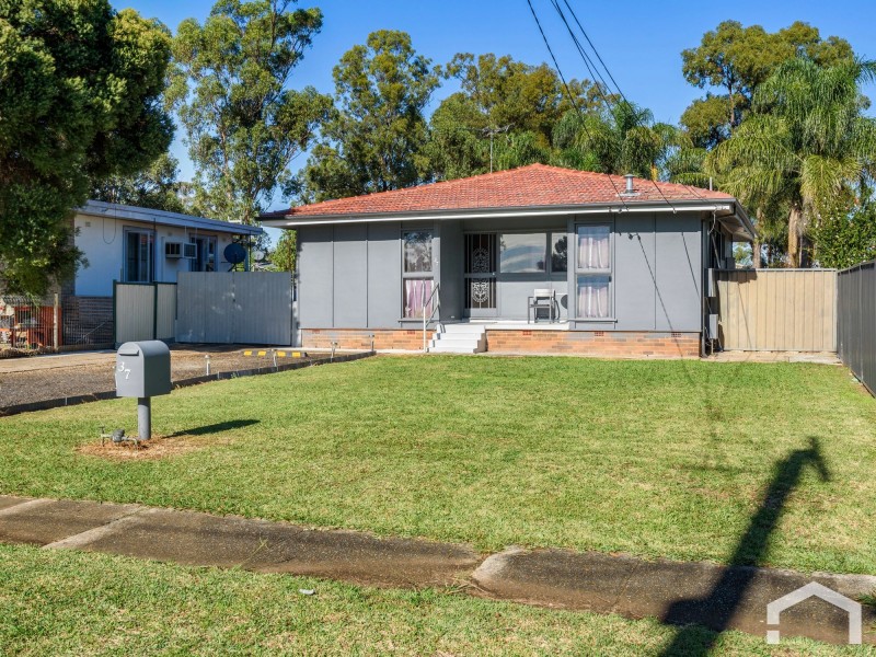 37 Kavieng Ave, Whalan NSW 2770