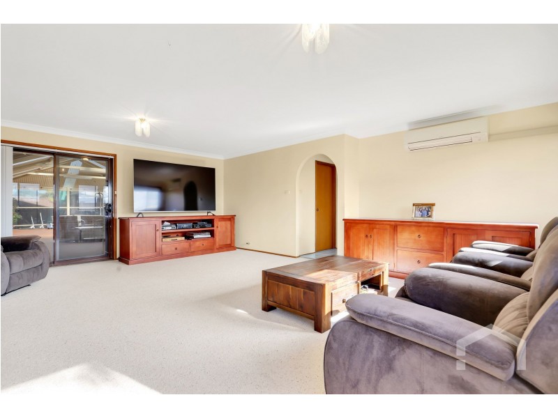 25 Cook Parade, St Clair NSW 2759