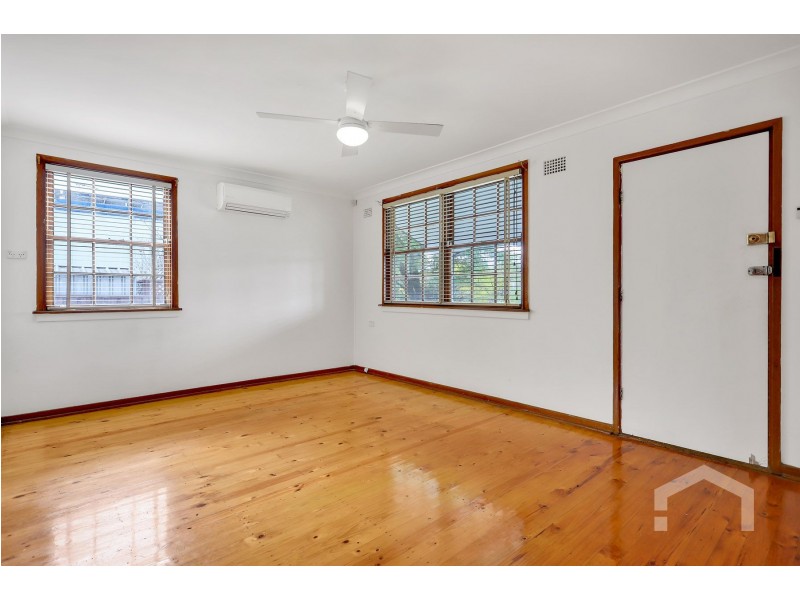 28 Lucena Crescent, Lethbridge Park NSW 2770