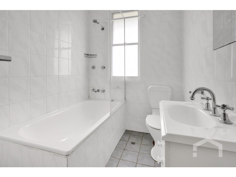 28 Lucena Crescent, Lethbridge Park NSW 2770