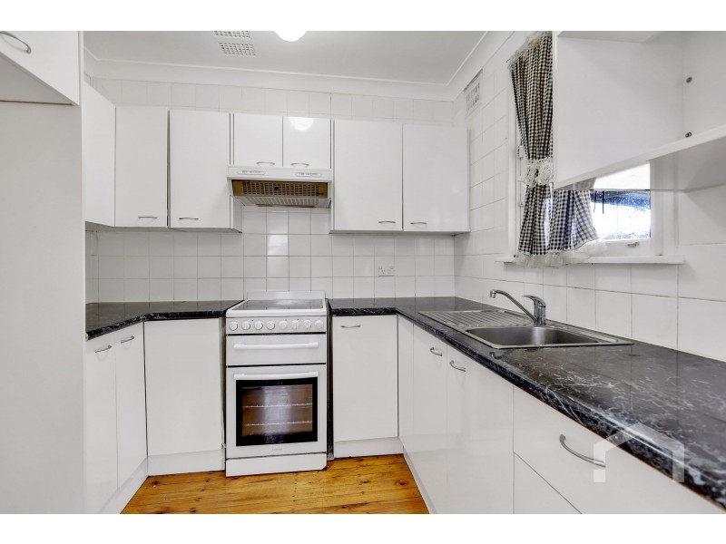 28 Lucena Crescent, Lethbridge Park NSW 2770