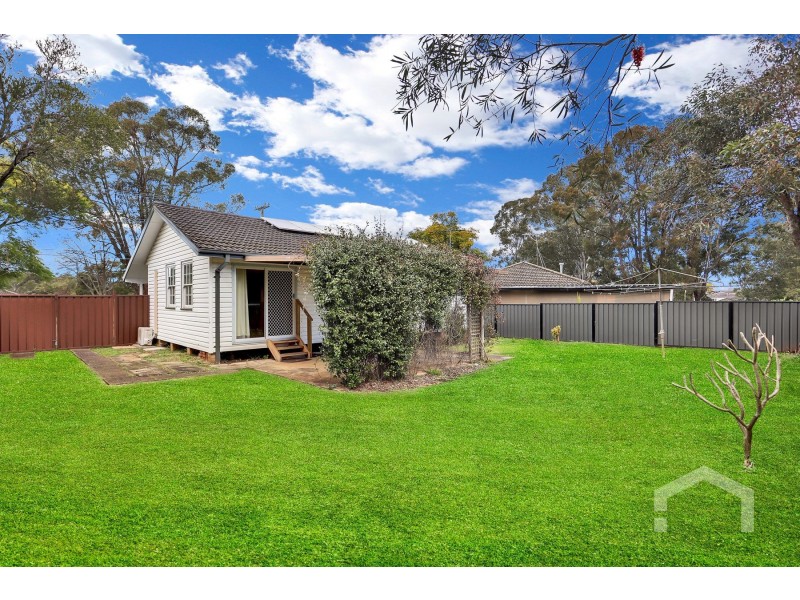 28 Lucena Crescent, Lethbridge Park NSW 2770