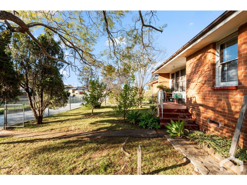 34 Mariana Cres, Lethbridge Park NSW 2770