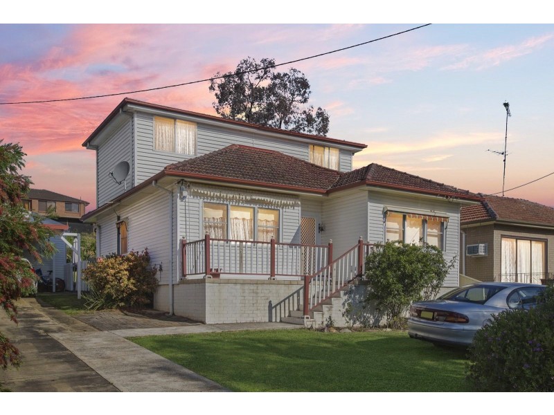 37 Farnsworth Avenue, Campbelltown NSW 2560