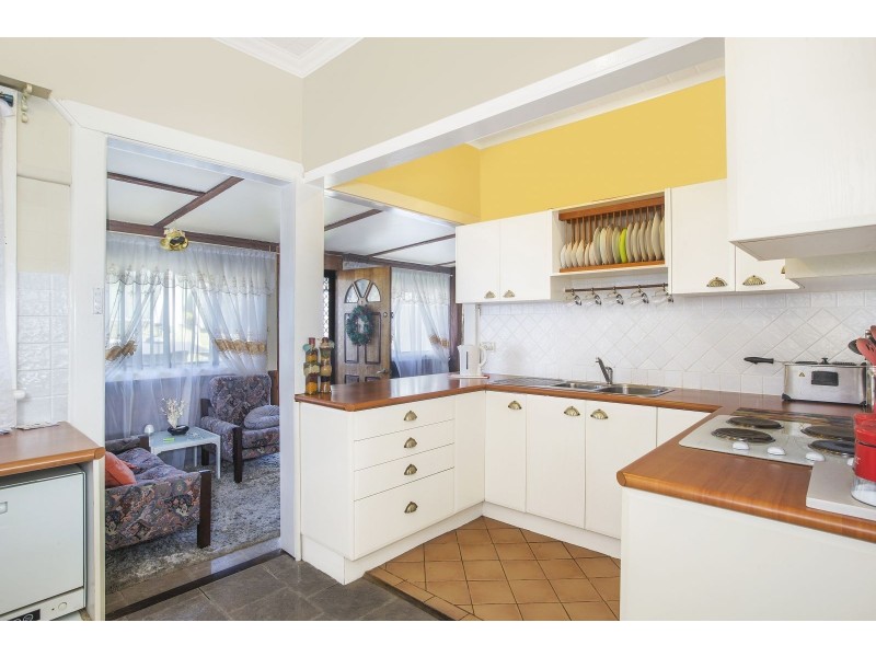 37 Farnsworth Avenue, Campbelltown NSW 2560