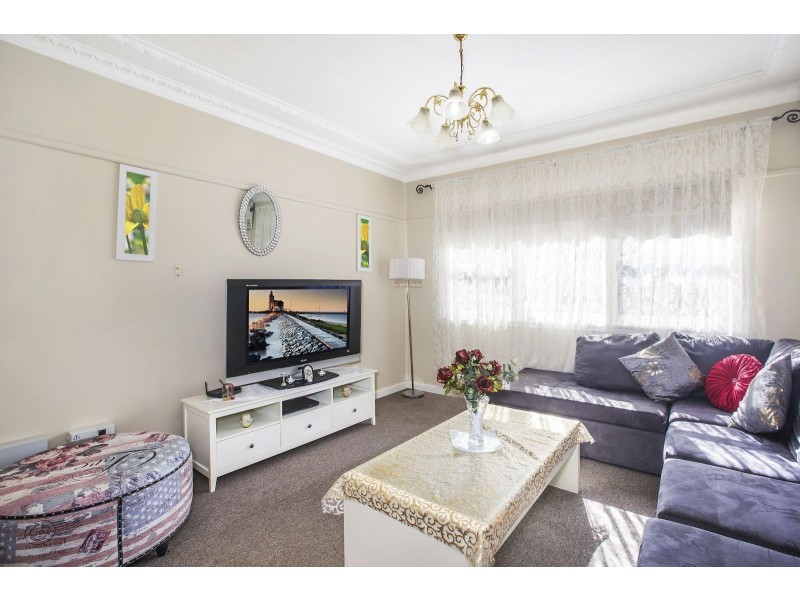 37 Farnsworth Avenue, Campbelltown NSW 2560