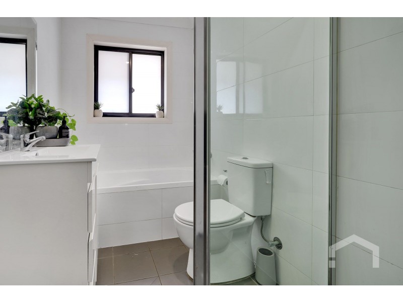 45 & 45a Lucena Crescent, Lethbridge Park NSW 2770