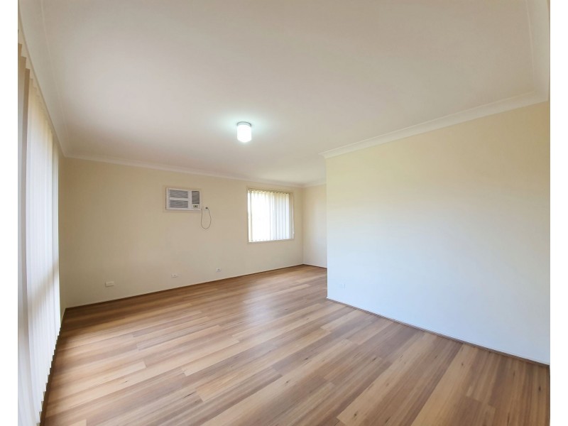 228 Banks Drive, St Clair NSW 2759