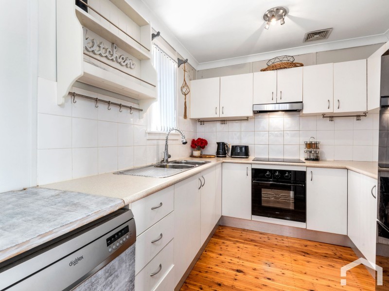 8 & 8a Talmiro St, Whalan NSW 2770