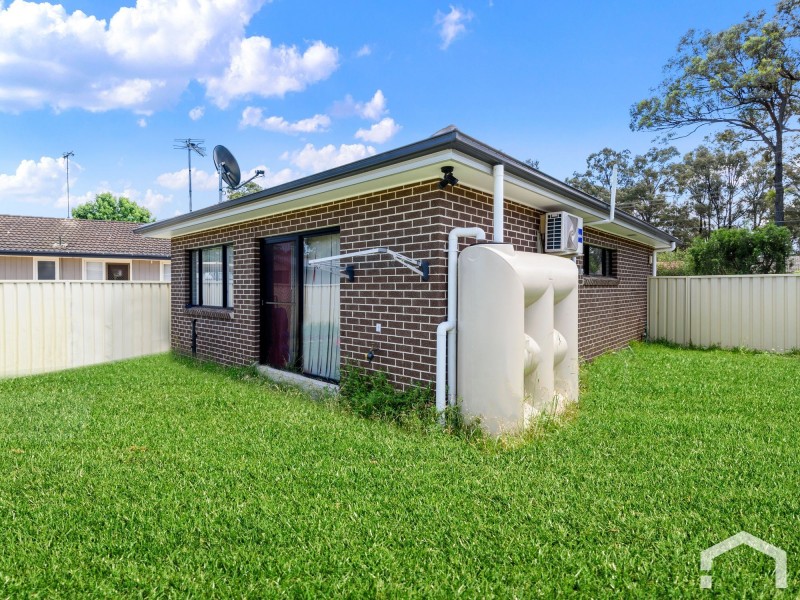 125 & 125A Captain Cook Dr, Willmot NSW 2770