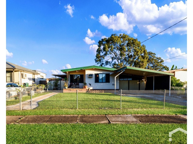 17 Nauru Crescent, Lethbridge Park NSW 2770