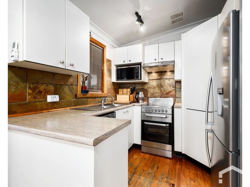 17 Nauru Crescent, Lethbridge Park NSW 2770