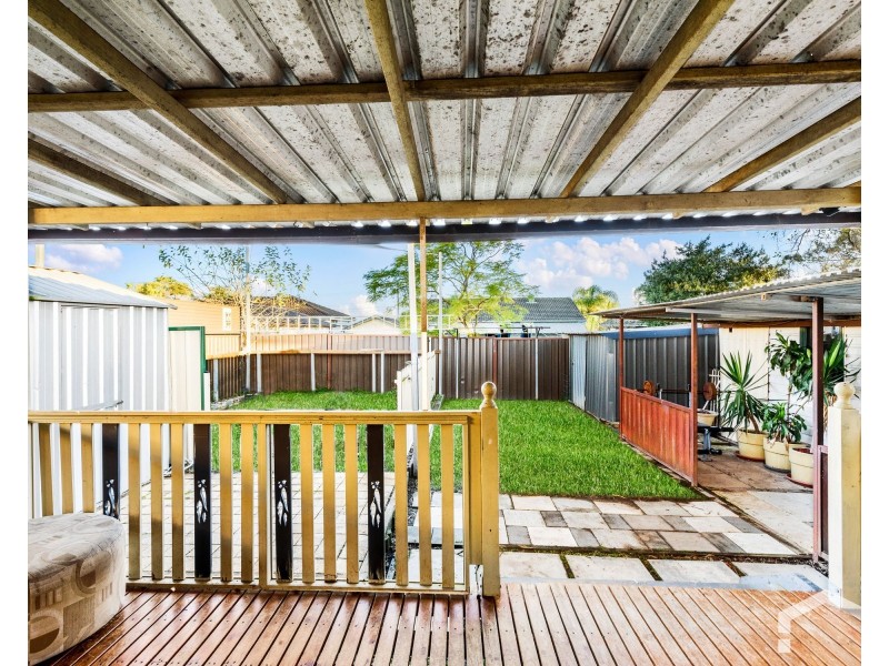 17 Nauru Crescent, Lethbridge Park NSW 2770