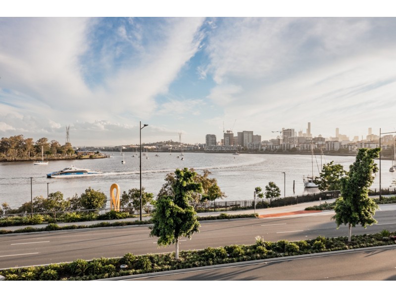 8 Toorak Road, Hamilton QLD 4007