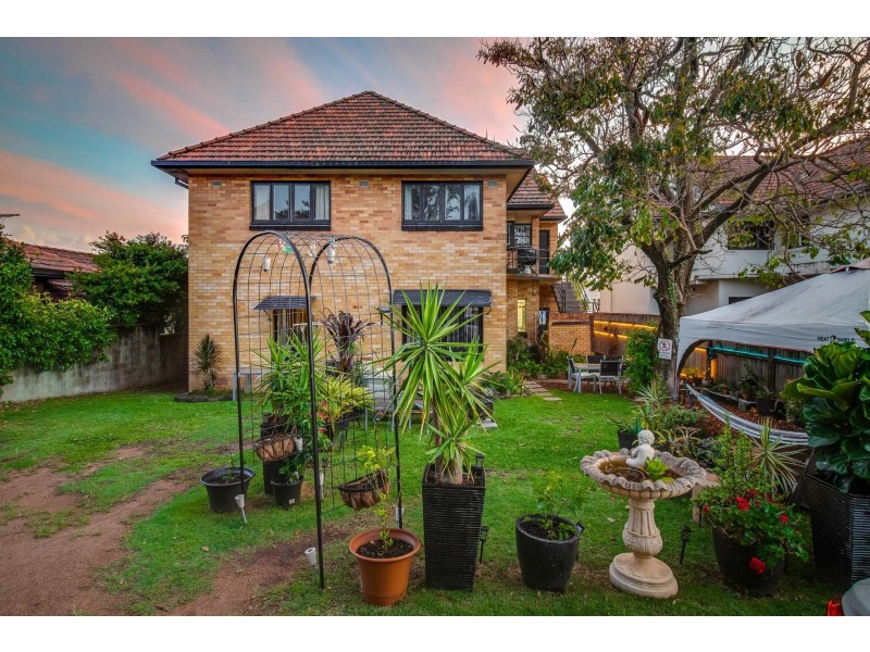 8 Toorak Road, Hamilton QLD 4007