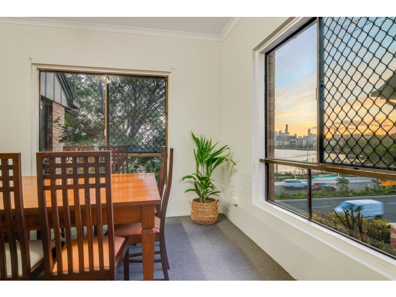 8 Toorak Road, Hamilton QLD 4007