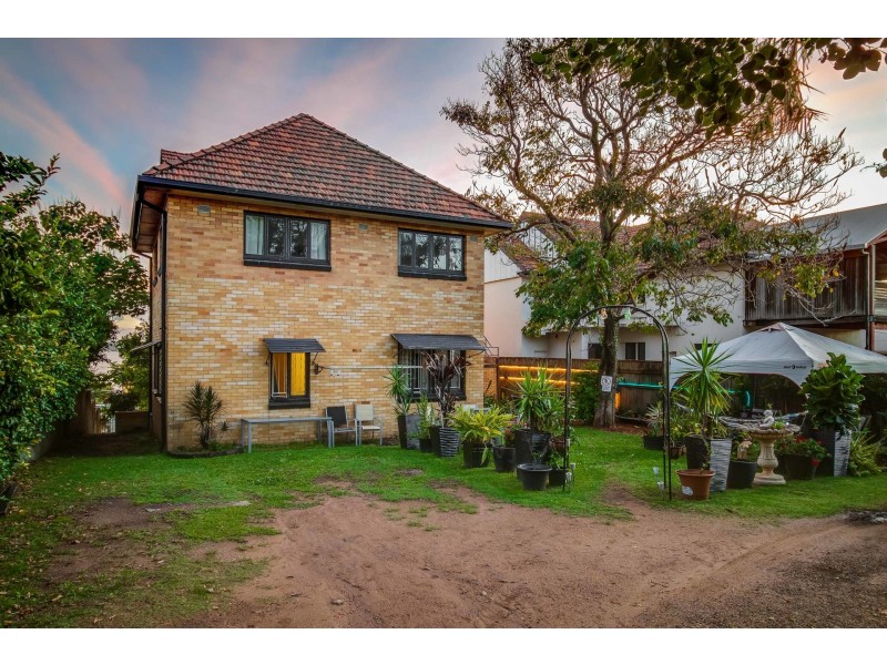 8 Toorak Road, Hamilton QLD 4007