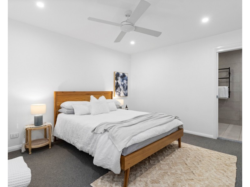 18 Doulton Street, Stafford Heights QLD 4053