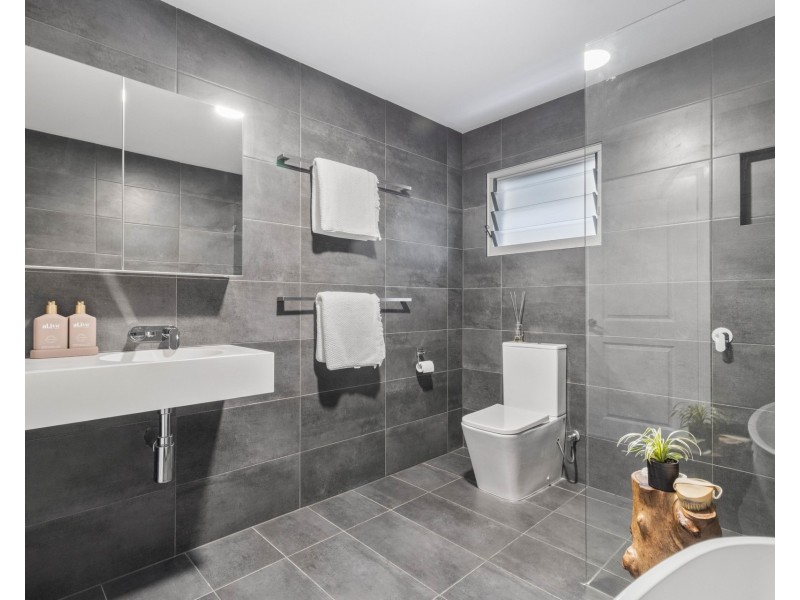 18 Doulton Street, Stafford Heights QLD 4053